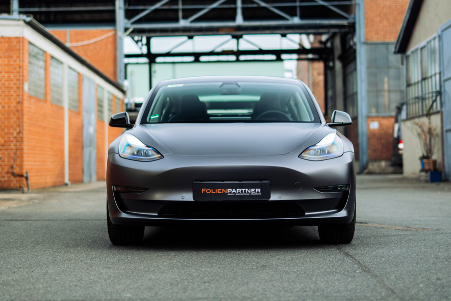 Die Folie musste runter: Autofolie entfernen: Tesla Model 3